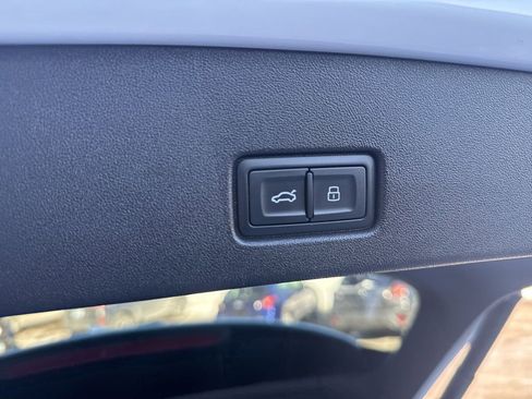 Used 2022 Audi Q4 e-tron Premium Plus image 25