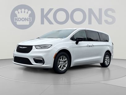 Used 2026 Chrysler Pacifica Select