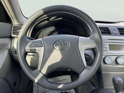 Used 2011 Toyota Camry LE FWD image 21
