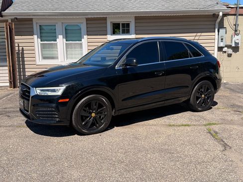 Used 2018 Audi Q3 2.0T Premium Plus w/ Premium Plus Package AWD/4WD image 2