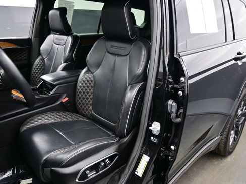 Used 2025 Jeep Grand Cherokee L Summit image 12