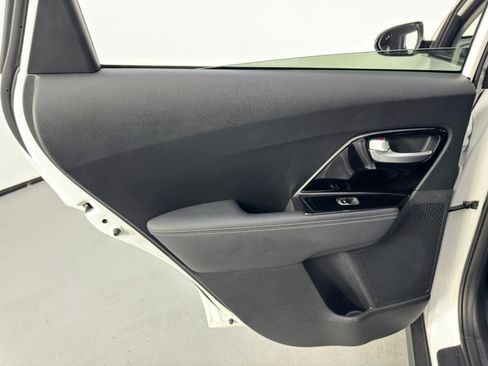 Used 2019 Kia Niro EX image 39