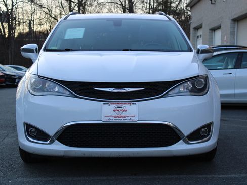 Used 2020 Chrysler Pacifica Limited image 2