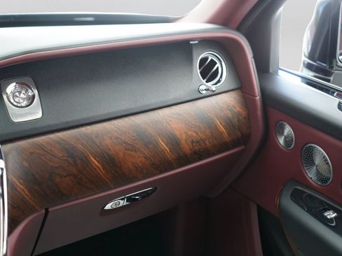 Certified 2020 Rolls-Royce Cullinan AWD/4WD image 27