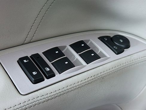 Used 2010 Buick Lucerne CXL FWD image 16