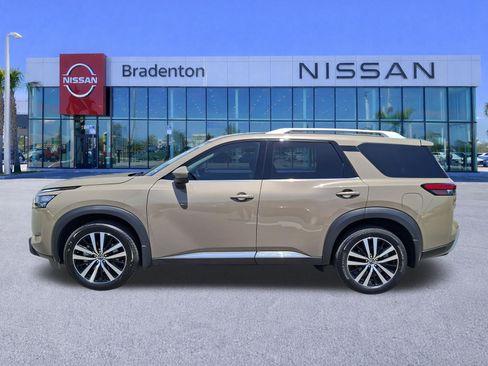 Certified 2025 Nissan Pathfinder Platinum AWD/4WD image 8