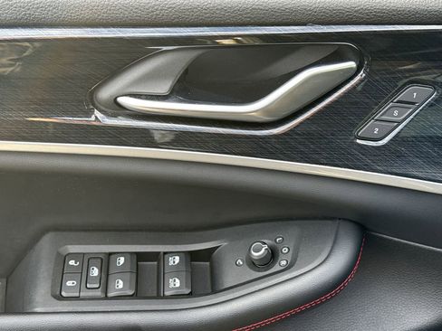 Used 2022 Jeep Grand Cherokee Trailhawk AWD/4WD image 15