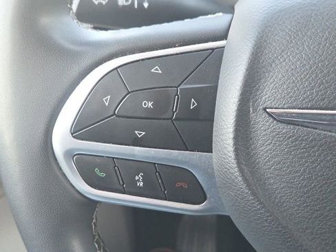 Used 2023 Chrysler Pacifica Touring-L FWD image 41