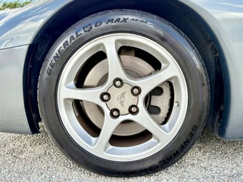 Used 2004 Chevrolet Corvette Convertible image 21