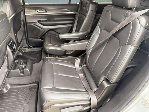 Used 2024 Jeep Grand Cherokee L Limited w/ Luxury Tech Group II image 15