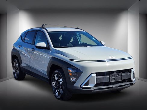 Used 2025 Hyundai Kona SEL image 4