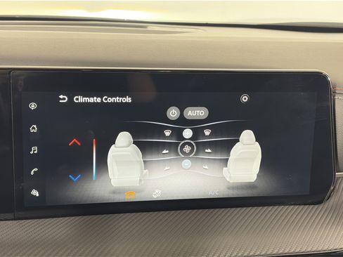 Used 2025 Nissan Kicks SR image 19