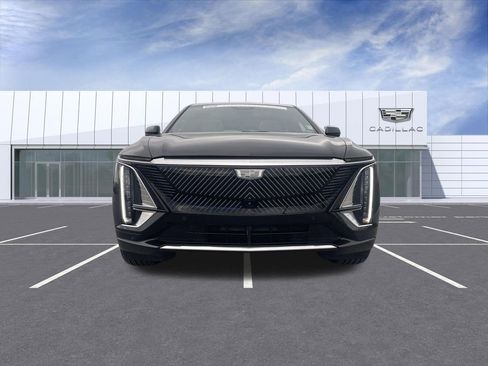 Used 2024 Cadillac Lyriq Luxury w/ LPO, Floor Liner Package AWD/4WD image 3