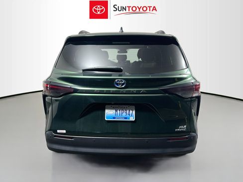 Used 2024 Toyota Sienna XLE FWD image 5