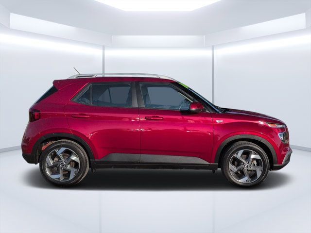 Used 2025 Hyundai Venue SEL FWD image 2