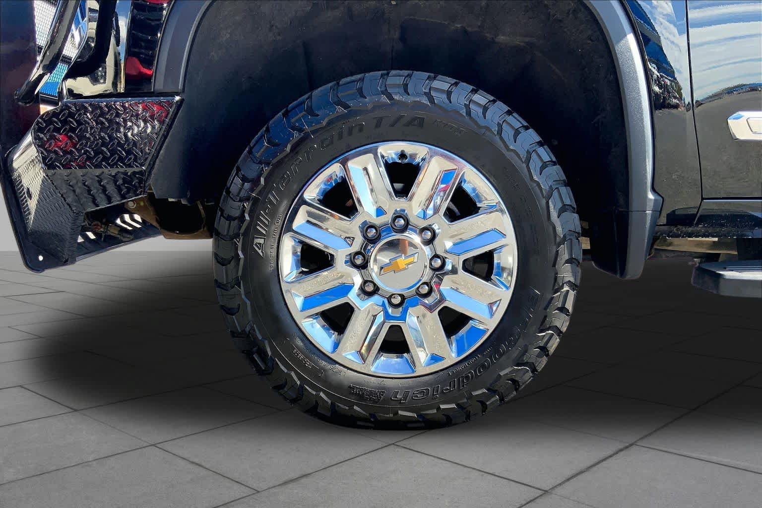 Used 2024 Chevrolet Silverado 2500 High Country w/ Technology Package AWD/4WD image 11