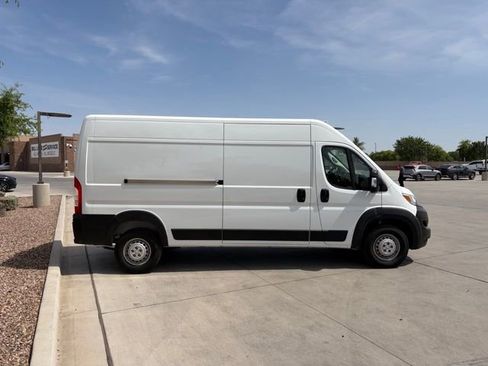 Used 2025 RAM ProMaster 2500 w/ Convenience Group image 3
