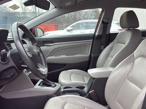 Used 2020 Hyundai Elantra Limited image 12