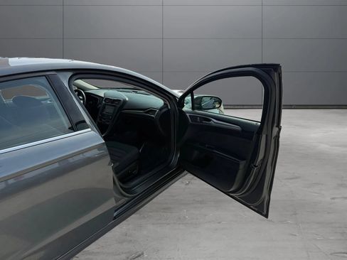 Used 2019 Ford Fusion SE FWD image 22
