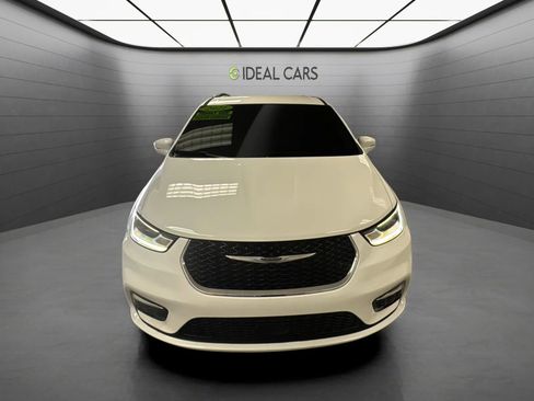 Used 2021 Chrysler Pacifica Touring-L FWD image 3