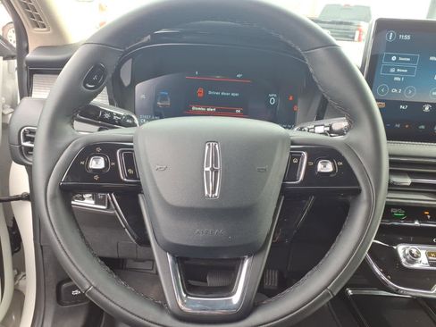 Certified 2025 Lincoln Corsair AWD image 9