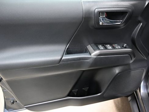 Used 2022 Toyota Tacoma TRD Off-Road image 27