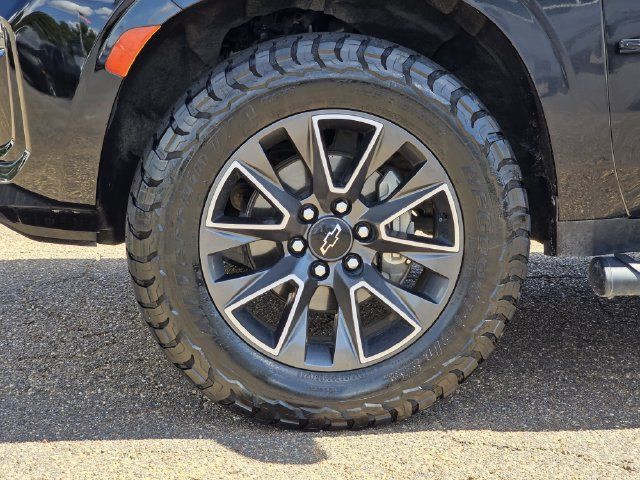 Used 2021 Chevrolet Suburban Z71 w/ Z71 Signature Package AWD/4WD image 35