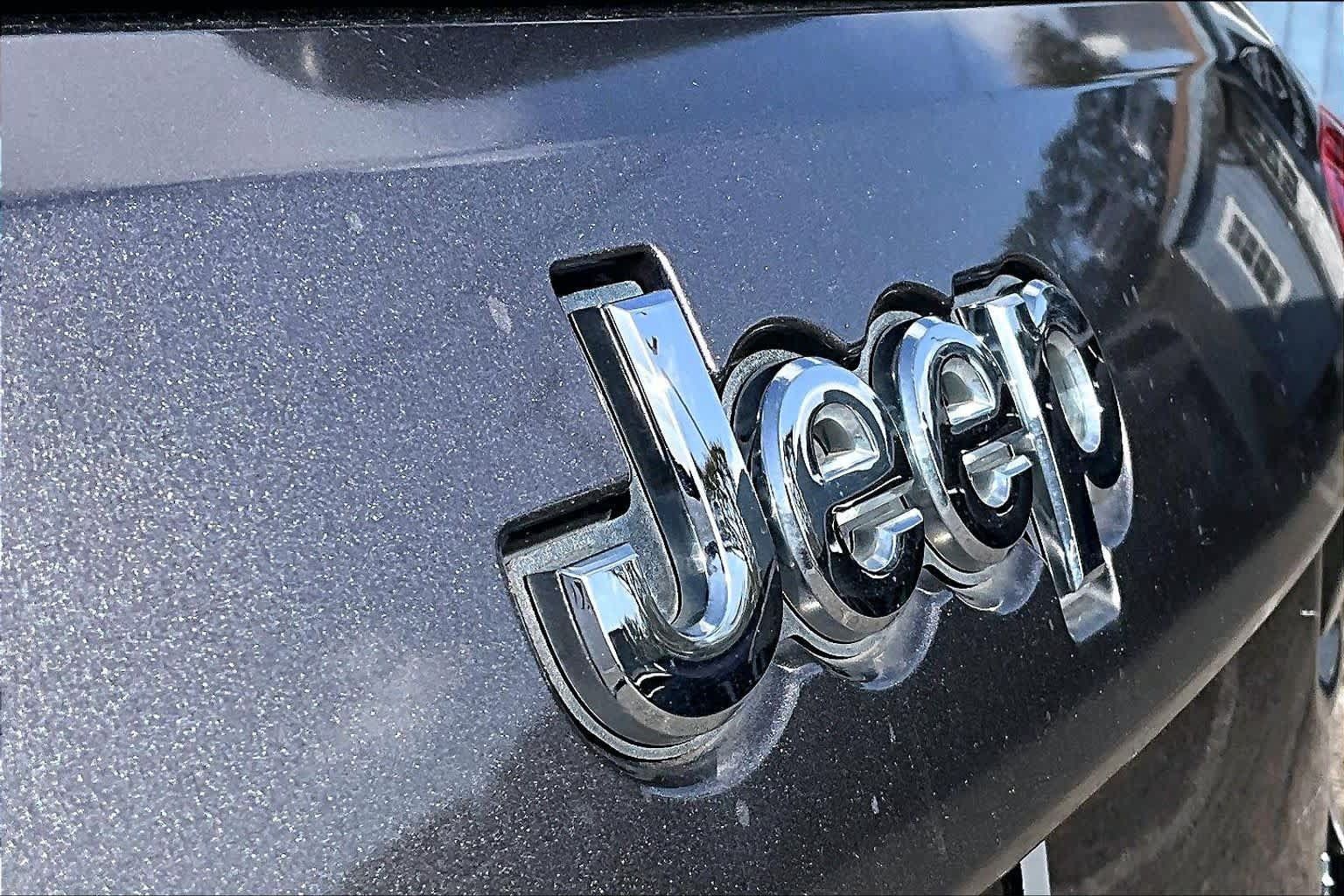 Used 2020 Jeep Grand Cherokee Laredo RWD image 33