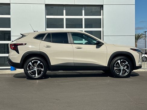 New 2026 Chevrolet Trax RS w/ Driver Confidence Package FWD image 3