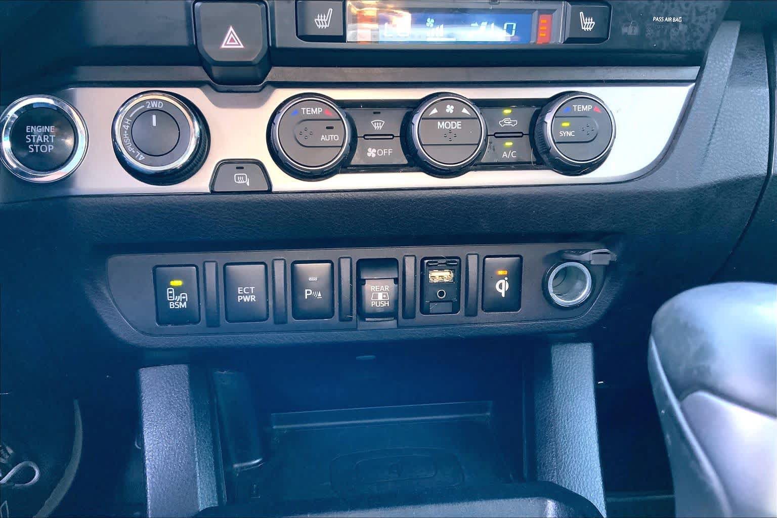Used 2019 Toyota Tacoma Limited AWD/4WD image 32