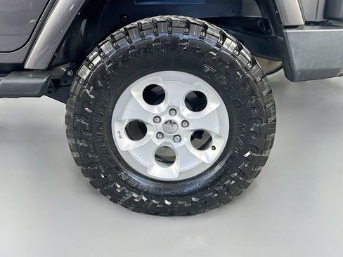 Used 2014 Jeep Wrangler Unlimited Sahara w/ Connectivity Group image 32