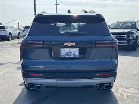 Certified 2025 Chevrolet Traverse LT image 3