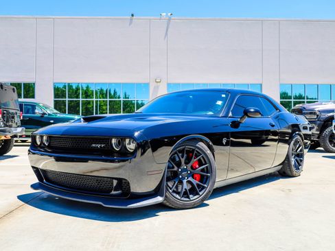 Used 2015 Dodge Challenger SRT Hellcat RWD image 1
