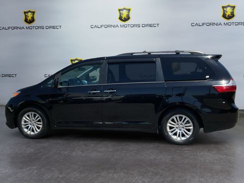 Used 2017 Toyota Sienna XLE w/ XLE Navigation Package FWD image 8