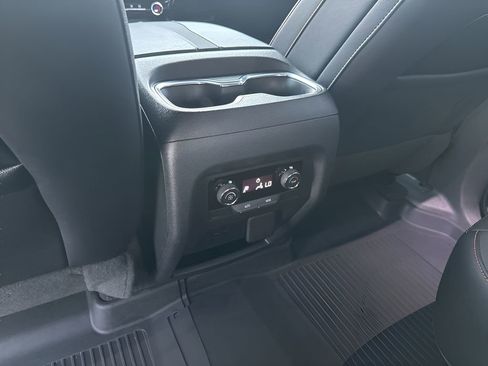 Used 2025 Chevrolet Traverse Z71 w/ Enhanced Driving Package image 21