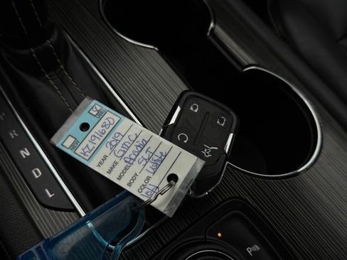 Used 2019 GMC Acadia SLT image 40