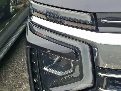 Used 2025 Chevrolet Suburban LT AWD/4WD image 4