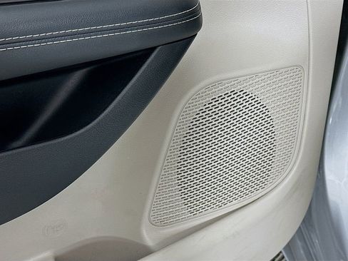 Certified 2024 Chrysler Pacifica Touring-L image 28