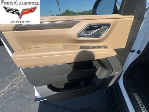 Used 2023 Chevrolet Tahoe Premier AWD/4WD image 28
