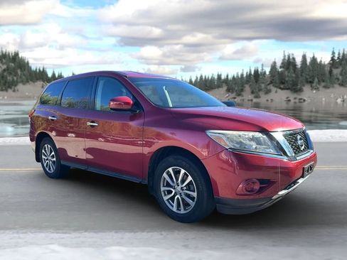 Used 2014 Nissan Pathfinder S image 3