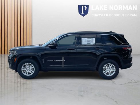New 2025 Jeep Grand Cherokee Laredo image 6