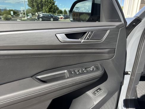 New 2026 Volkswagen Atlas Cross Sport SE image 14