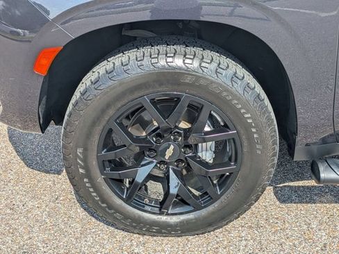 Used 2022 Chevrolet Tahoe Z71 w/ Luxury Package AWD/4WD image 12