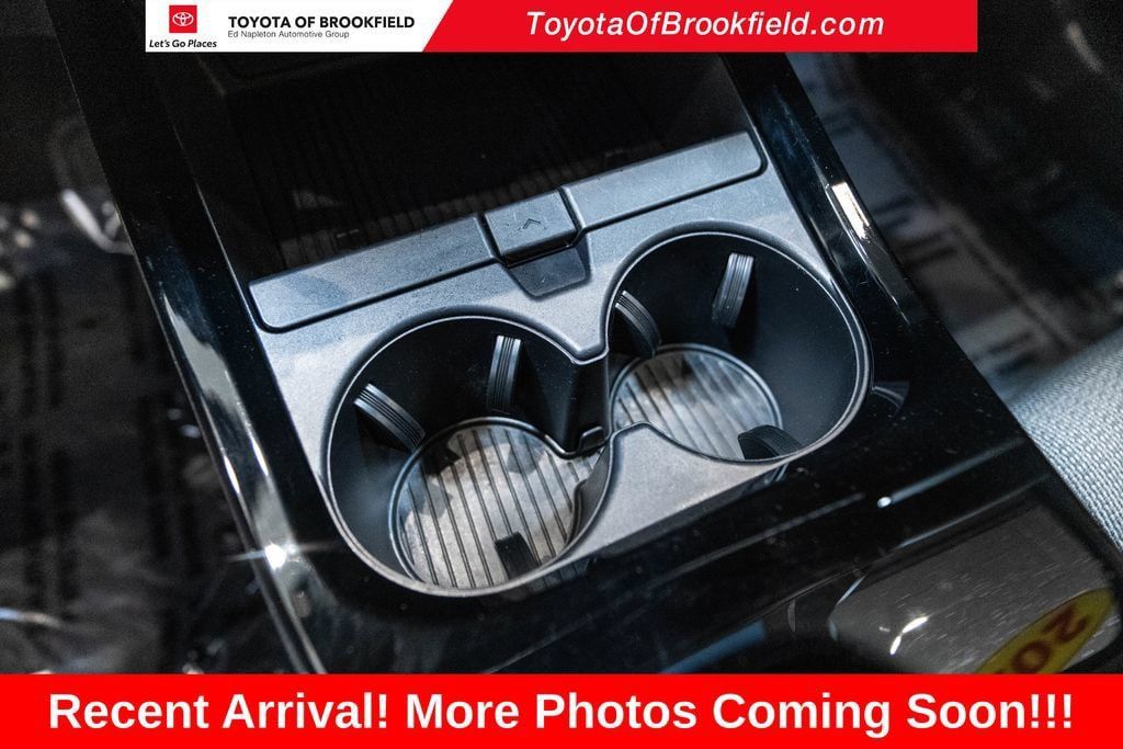 Used 2025 Toyota Prius LE FWD image 22
