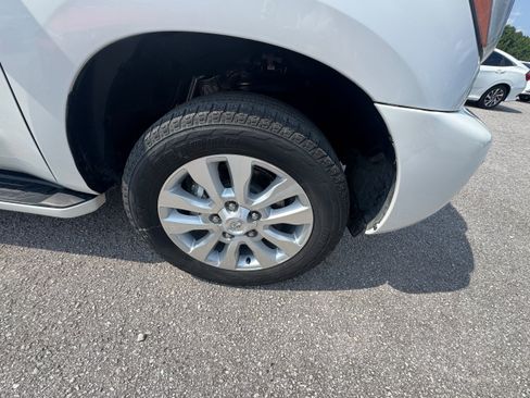 Used 2019 Toyota Sequoia Platinum AWD/4WD image 6
