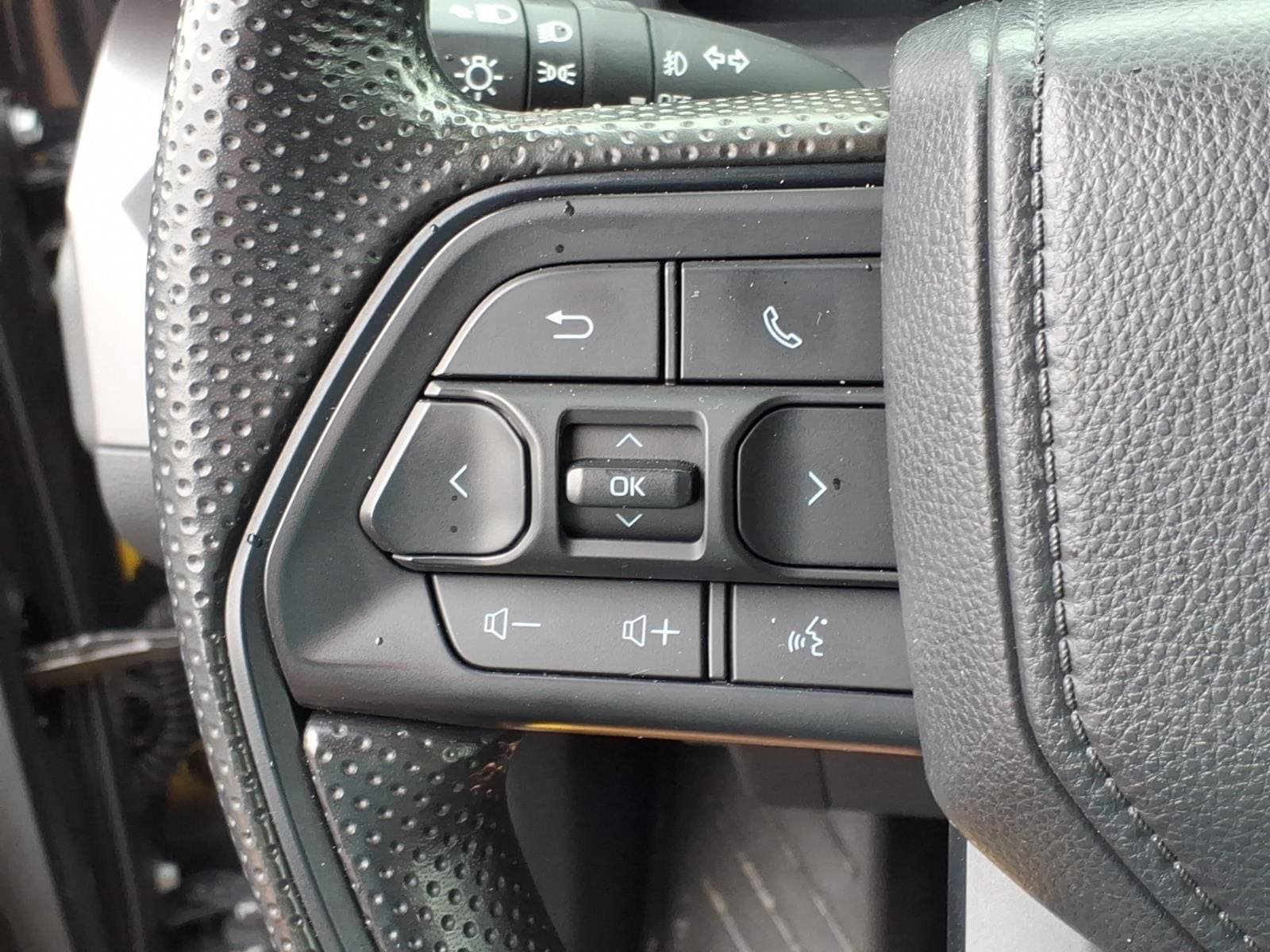 Used 2025 Toyota Tacoma SR5 AWD/4WD image 25