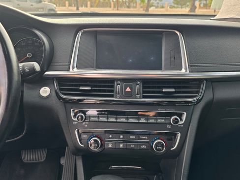 Used 2017 Kia Optima EX w/ Premium Package image 18