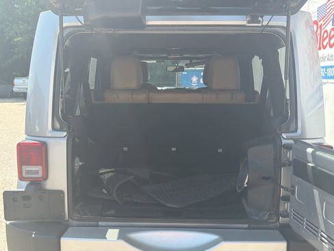 Used 2013 Jeep Wrangler Unlimited Sahara AWD/4WD image 17
