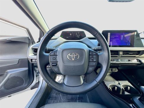 Used 2024 Toyota Prius LE FWD image 10