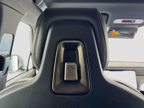 Used 2026 Rivian R1S Adventure image 33